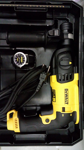 Перфоратор DeWalt SDS+ D 25133 KW + часы D25133KW-KS