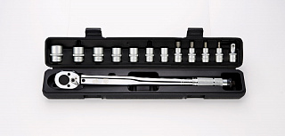 Ключ динамометрический с набором головок 1/2", 28-210 Нм BERGER BG-13STW