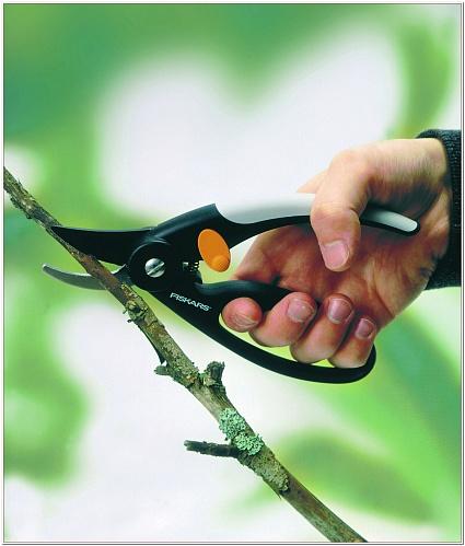 Секатор плоскостной с защитой Fiskars 111440/1001534